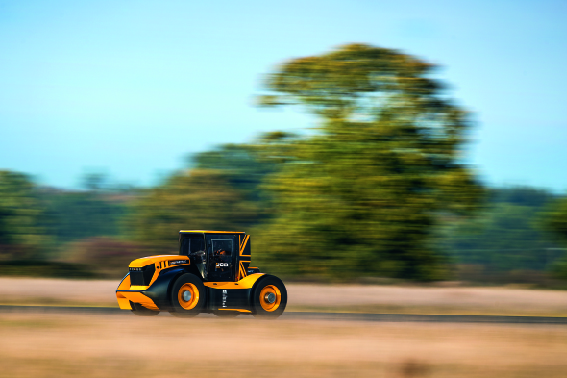 The JCB Fastrac speeds towards the World's Fastest Tractor title .jpg
